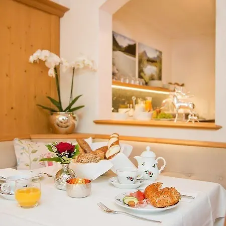 Garni Edelweiss 3* Lech